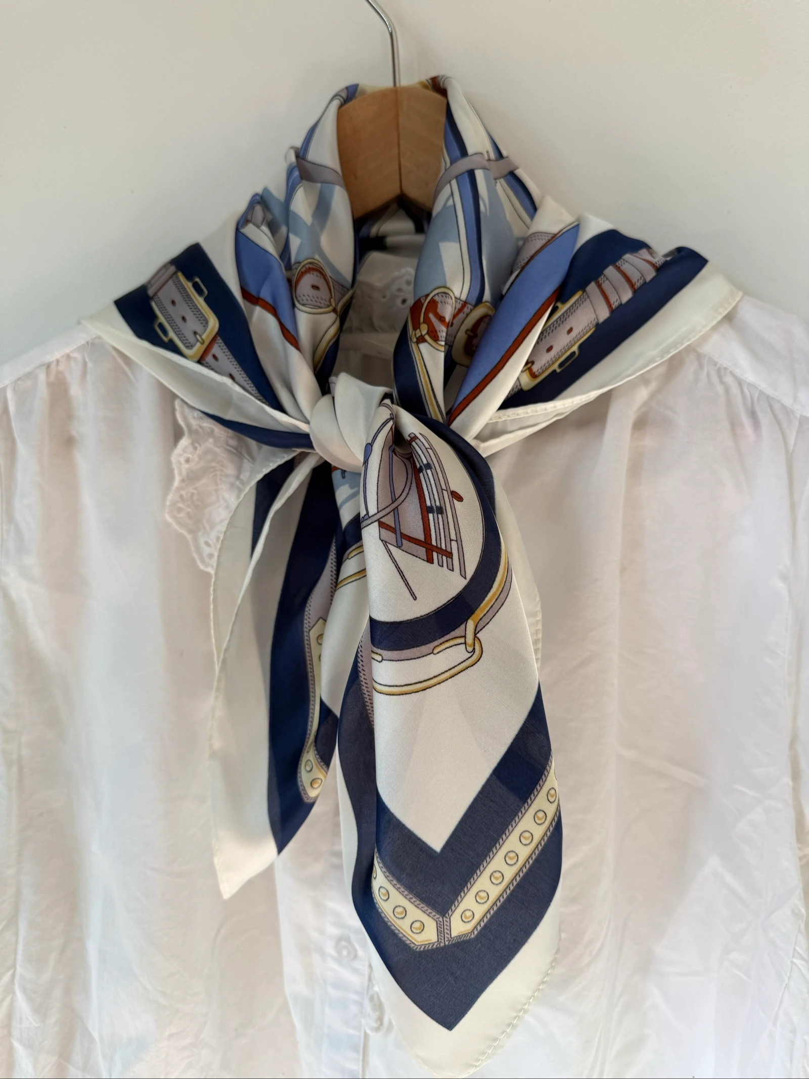 Foulard classique élégant 70x70